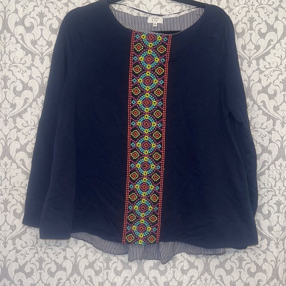 Womens crown and ivy blouse top  cute detail, thick material.  Loose fitting